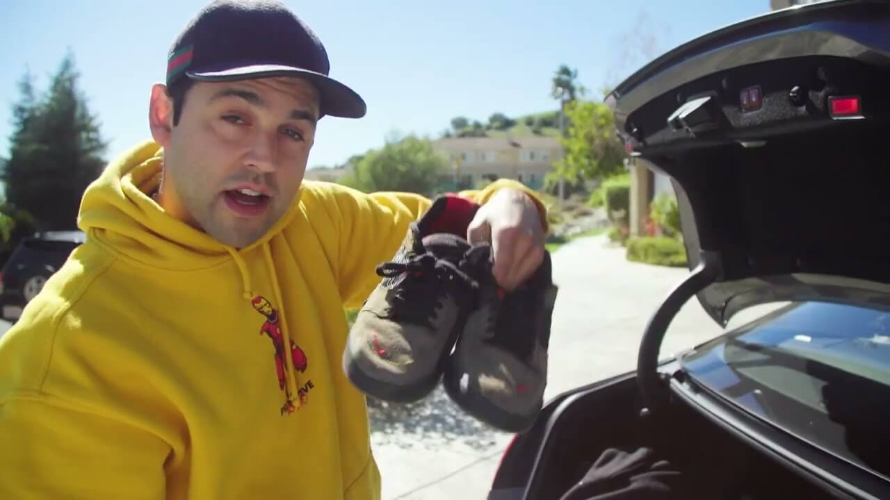 Paul Rodriguez Showing his Trunk