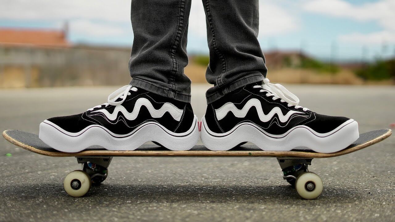Wavy skate shoes